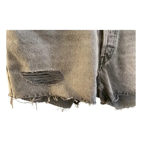 Levi 501 Women's  Distressed Denim Black Shorts Sz 32 - Picture 5 of 8